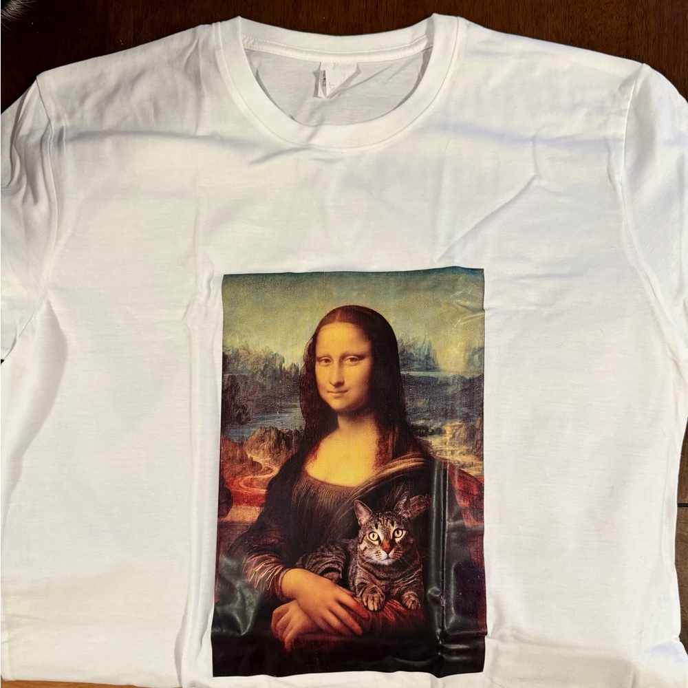 Graphic cat tee
